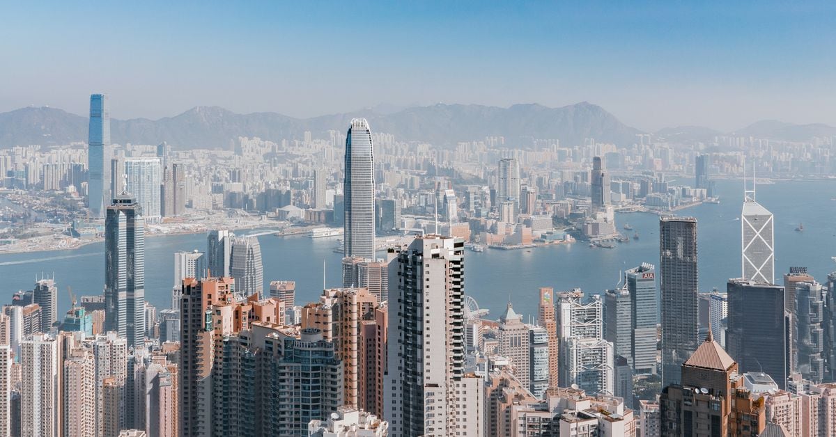 Hong Kong Bitcoin and Ether ETFs See $39M Outflows on Monday: Farside Investors